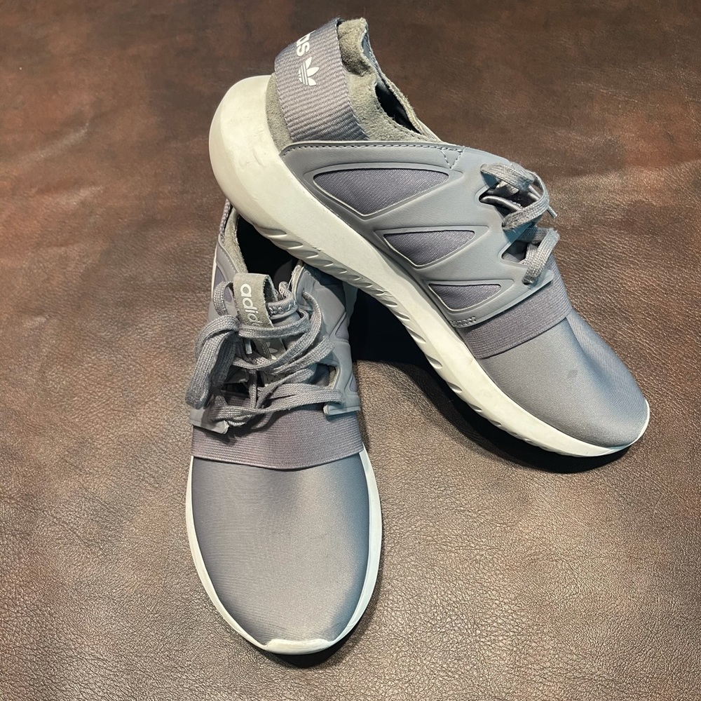 Adidas Tubular shoes size 7